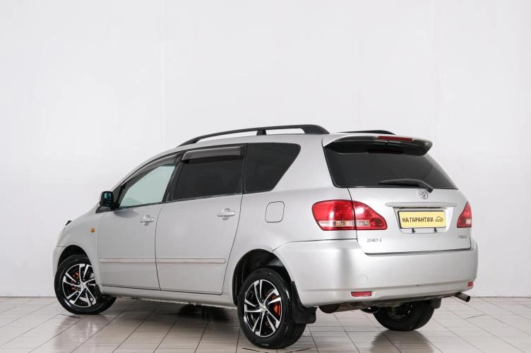 Toyota Ipsum 4 из 6