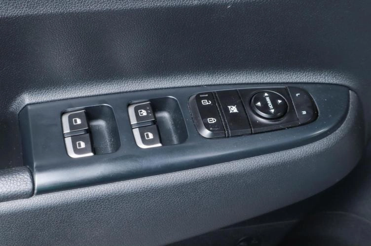 KIA Rio 8 из 20