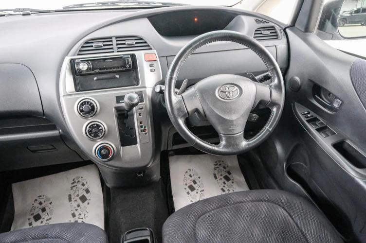Toyota Ractis 9 из 20