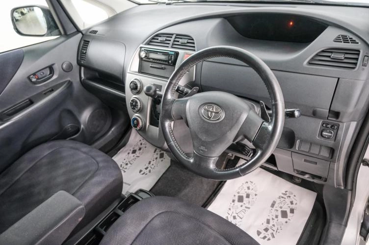 Toyota Ractis 8 из 20