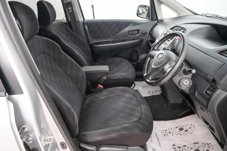 Toyota Ractis 7 из 20