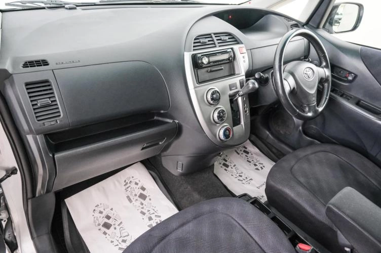 Toyota Ractis 12 из 20