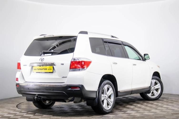 Toyota Highlander 4 из 6