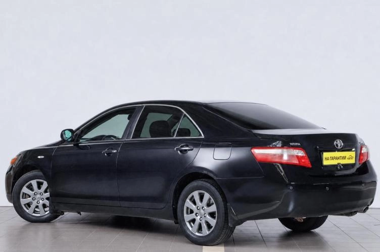 Toyota Camry 4 из 6
