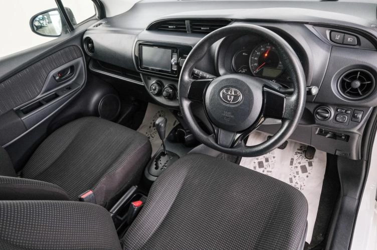 Toyota Vitz 8 из 23