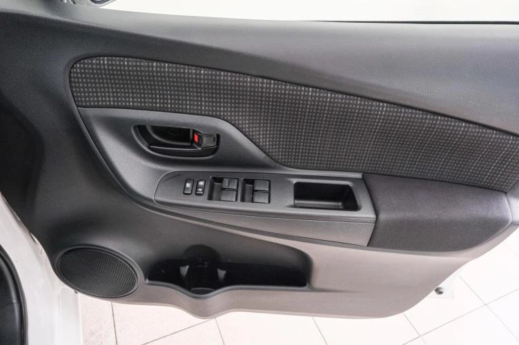 Toyota Vitz 19 из 23