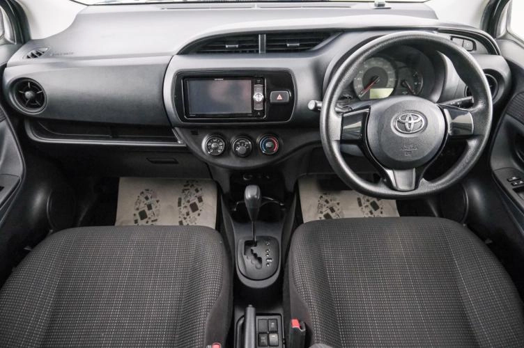 Toyota Vitz 10 из 23