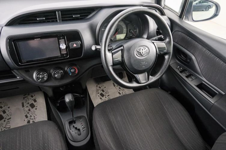 Toyota Vitz 9 из 23