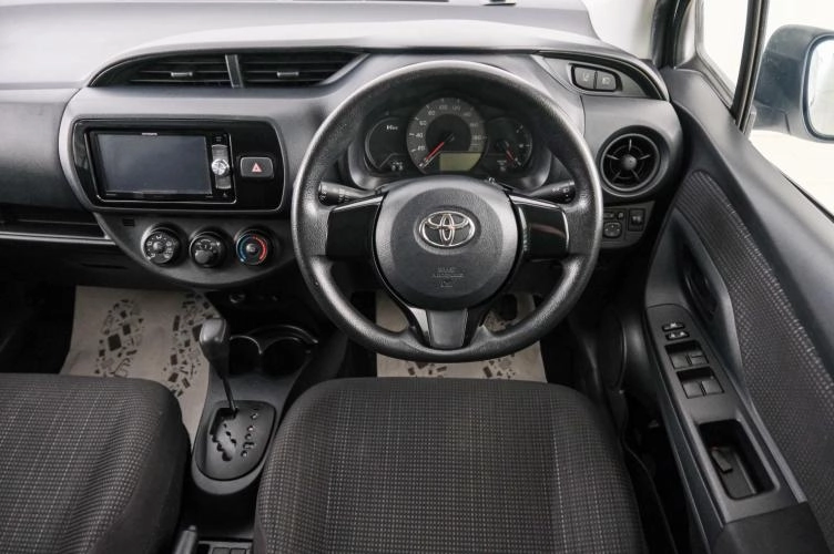 Toyota Vitz 14 из 23