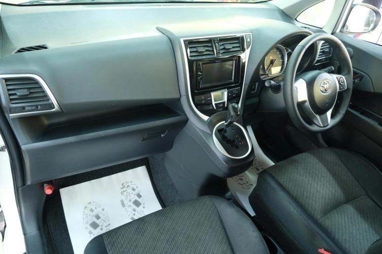 Toyota Ractis 17 из 21