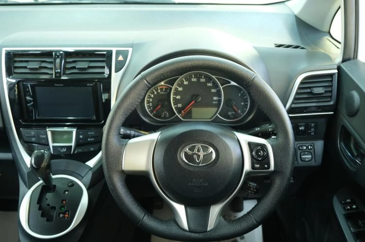 Toyota Ractis 11 из 21