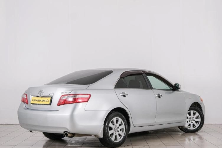 Toyota Camry 6 из 6