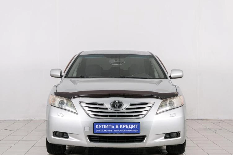 Toyota Camry 2 из 6