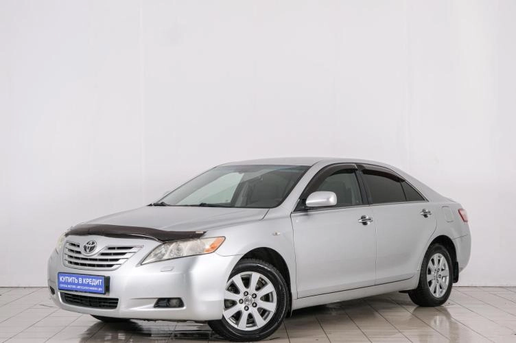 Toyota Camry 3 из 6