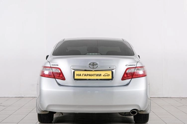 Toyota Camry 5 из 6