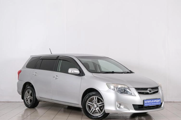Toyota Corolla Fielder 1 из 6
