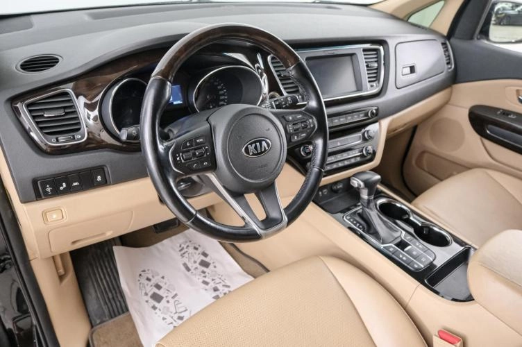 KIA Carnival 8 из 25