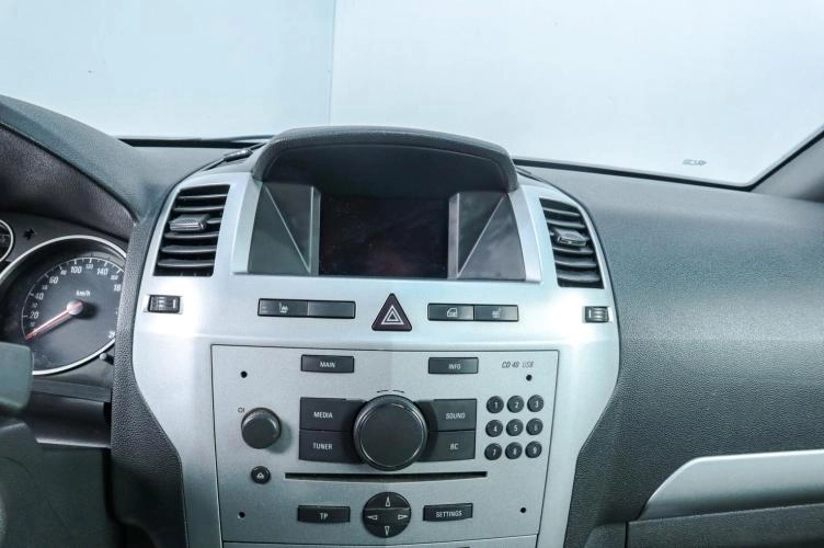Opel Zafira 13 из 17