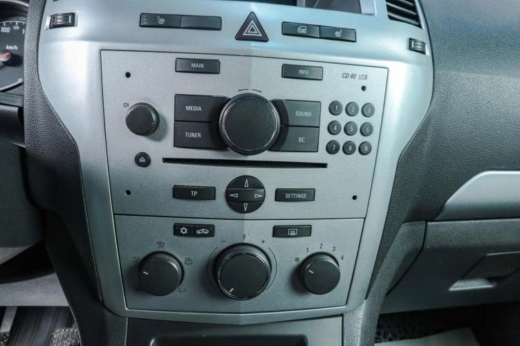 Opel Zafira 14 из 17