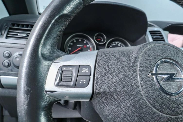 Opel Zafira 10 из 17