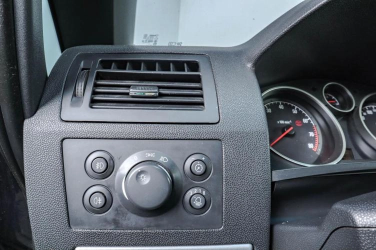 Opel Zafira 9 из 17