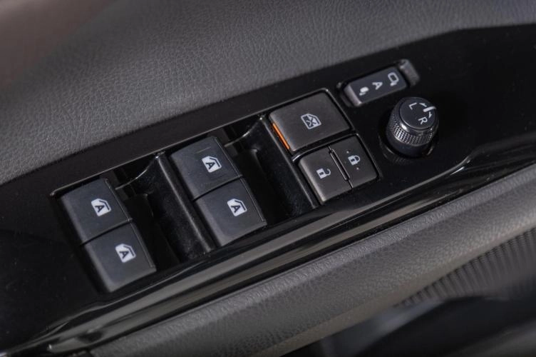 Toyota Camry 8 из 18