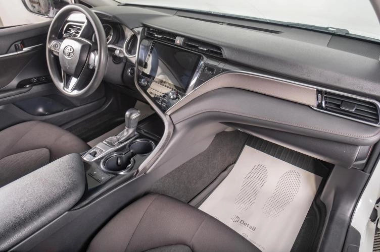 Toyota Camry 17 из 18
