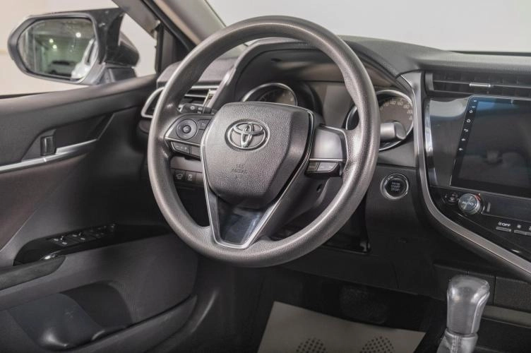 Toyota Camry 9 из 18