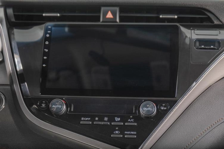 Toyota Camry 15 из 18