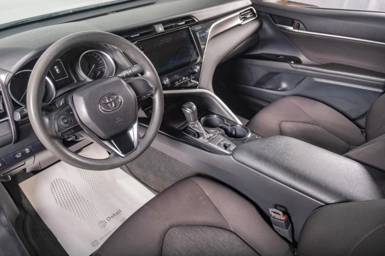 Toyota Camry 7 из 18
