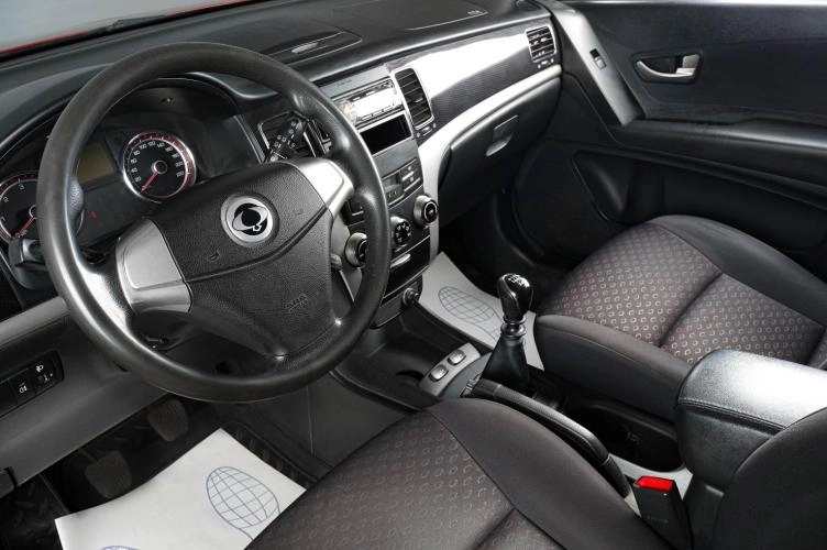 SsangYong Actyon 7 из 16