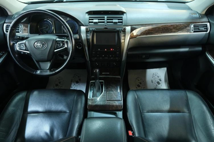 Toyota Camry 14 из 22
