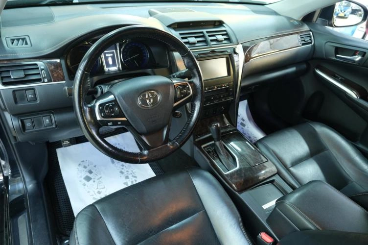 Toyota Camry 11 из 22