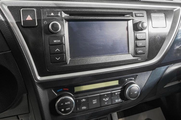 Toyota Auris 18 из 25