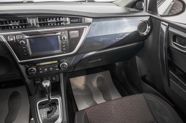 Toyota Auris 21 из 25