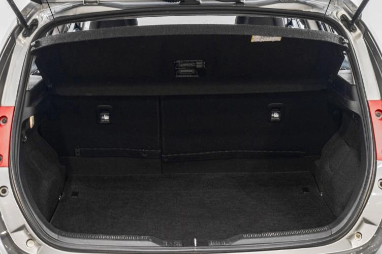 Toyota Auris 25 из 25