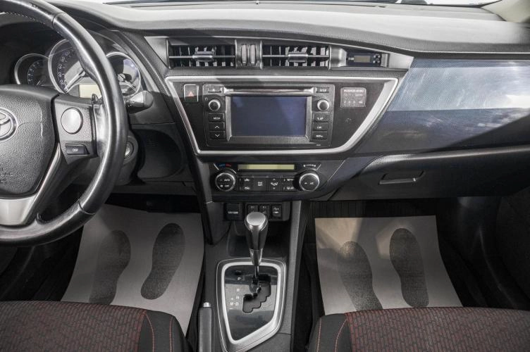 Toyota Auris 17 из 25