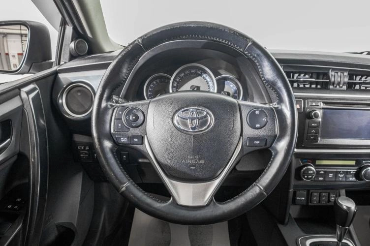 Toyota Auris 13 из 25