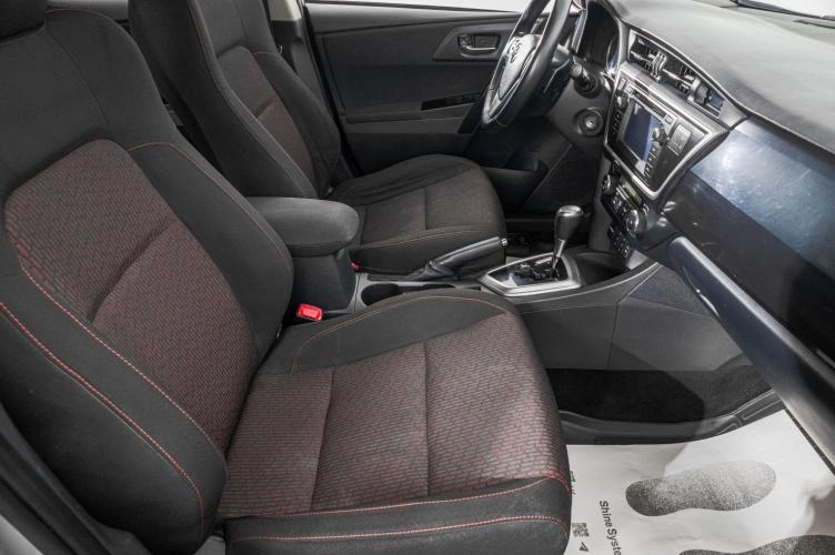 Toyota Auris 22 из 25
