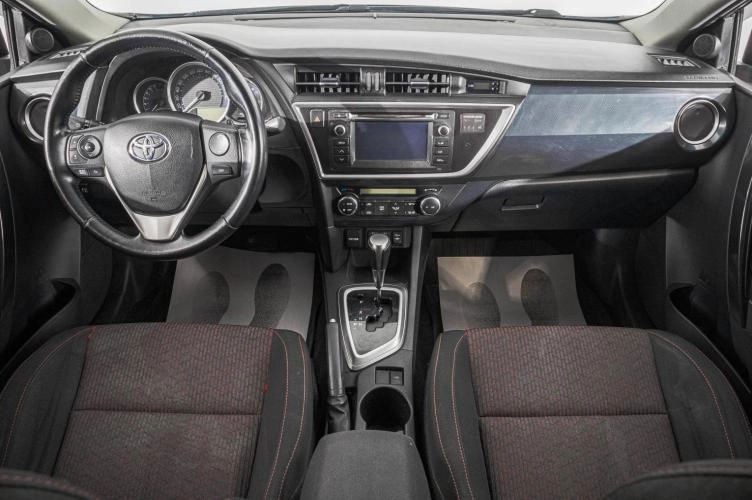 Toyota Auris 9 из 25