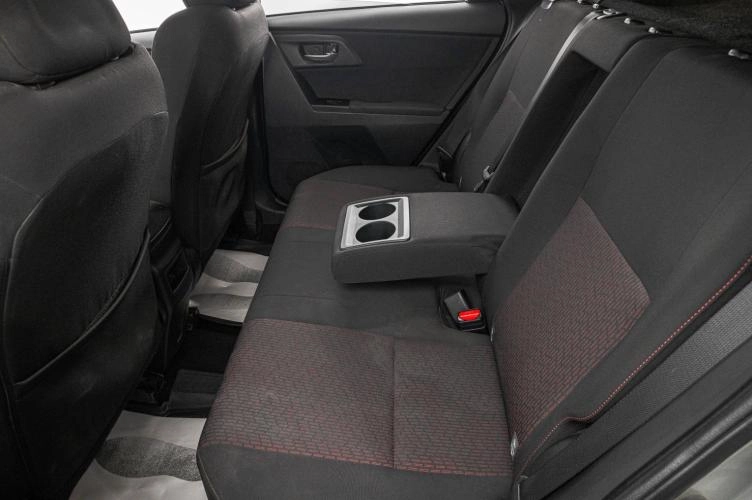 Toyota Auris 23 из 25