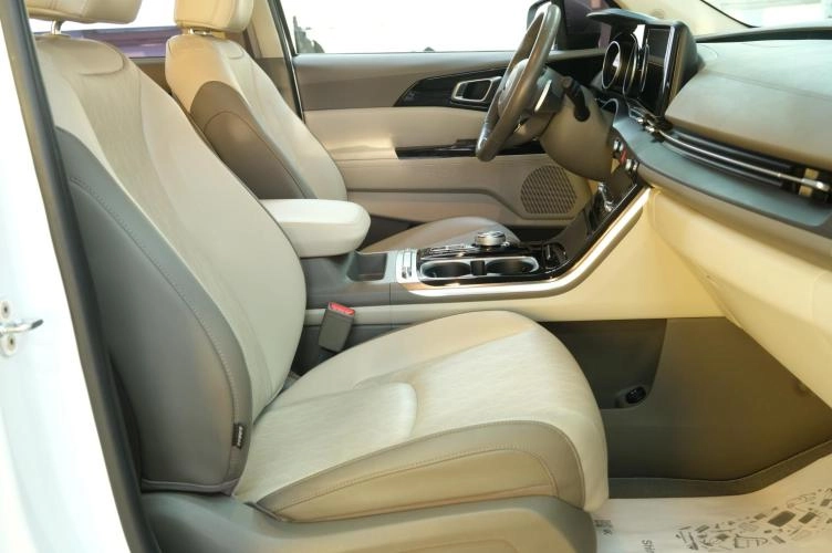 KIA Carnival 20 из 25