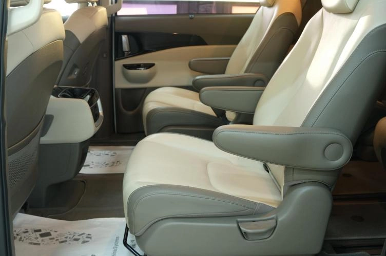 KIA Carnival 21 из 25