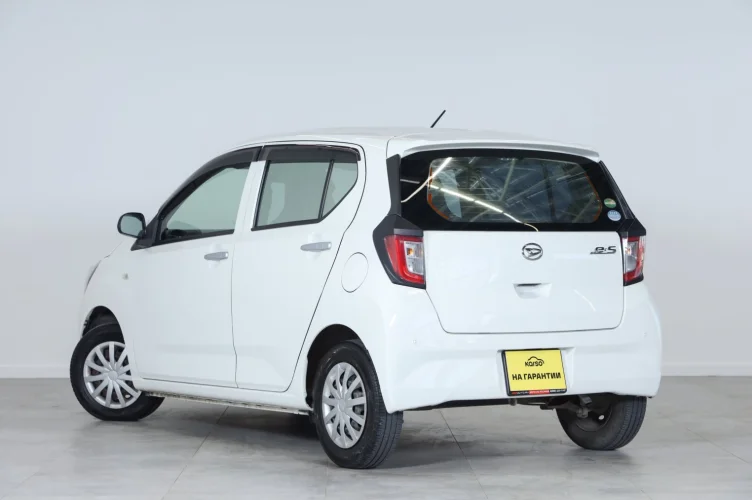 Daihatsu Mira e:S 4 из 6
