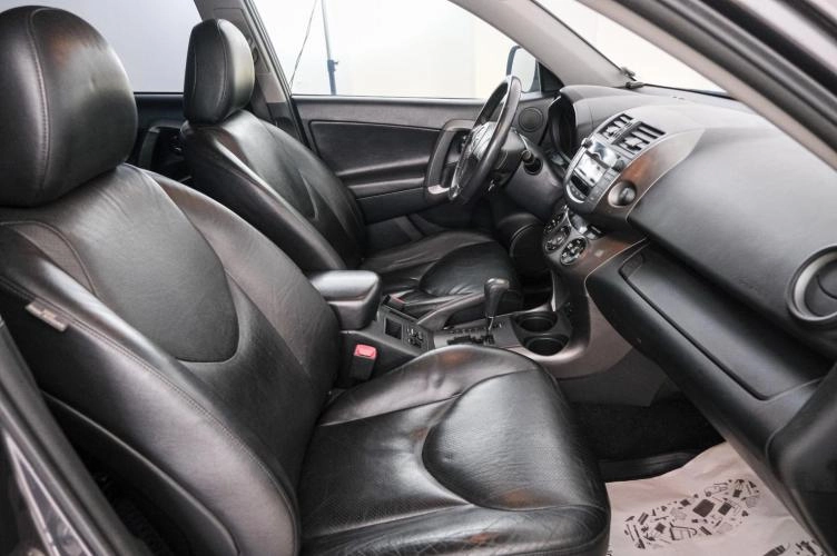 Toyota RAV4 13 из 26