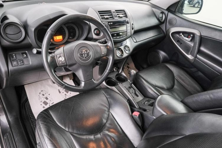Toyota RAV4 8 из 26