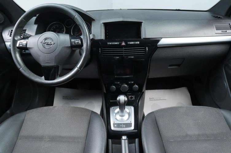 Opel Astra GTC 9 из 18