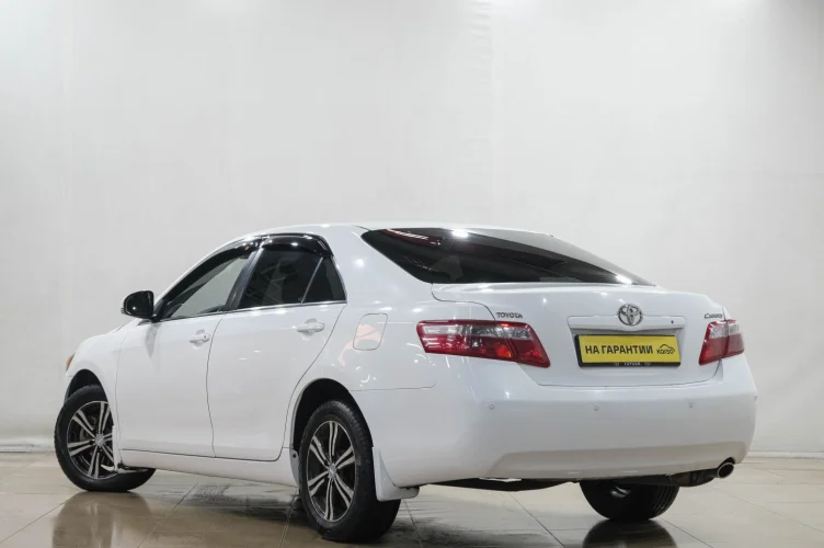 Toyota Camry 4 из 6