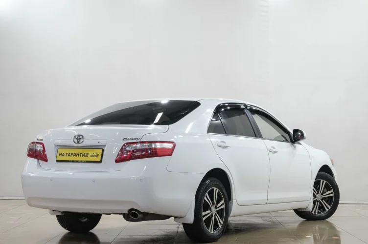 Toyota Camry 6 из 6