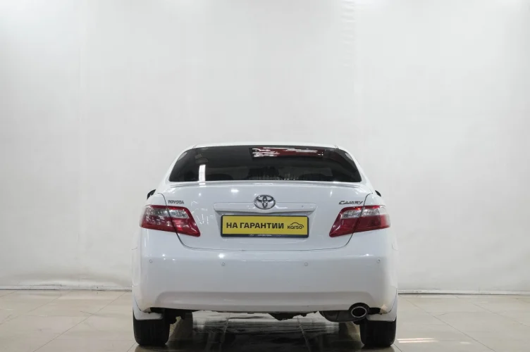 Toyota Camry 5 из 6